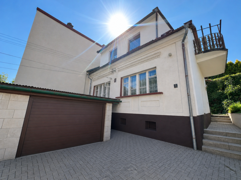Maków Podh. ul. Źródlana 15, nieruchomość inwestycyjna – 330 m², działka z dojazdem, media, garaż